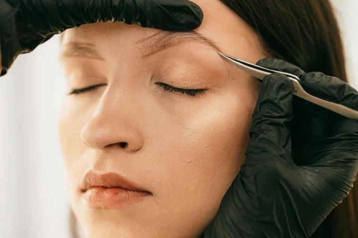Enhance Your Look with Expert Eyebrow Services